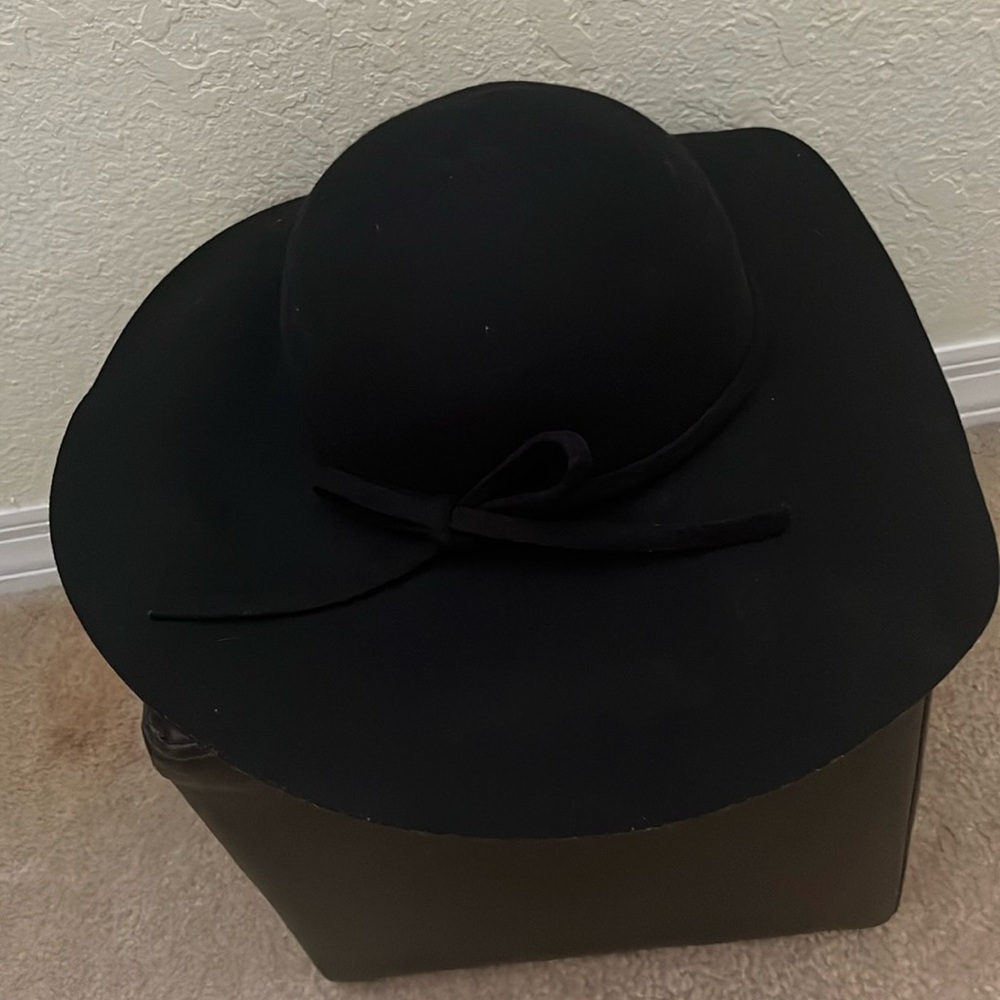 black felt hat for women
